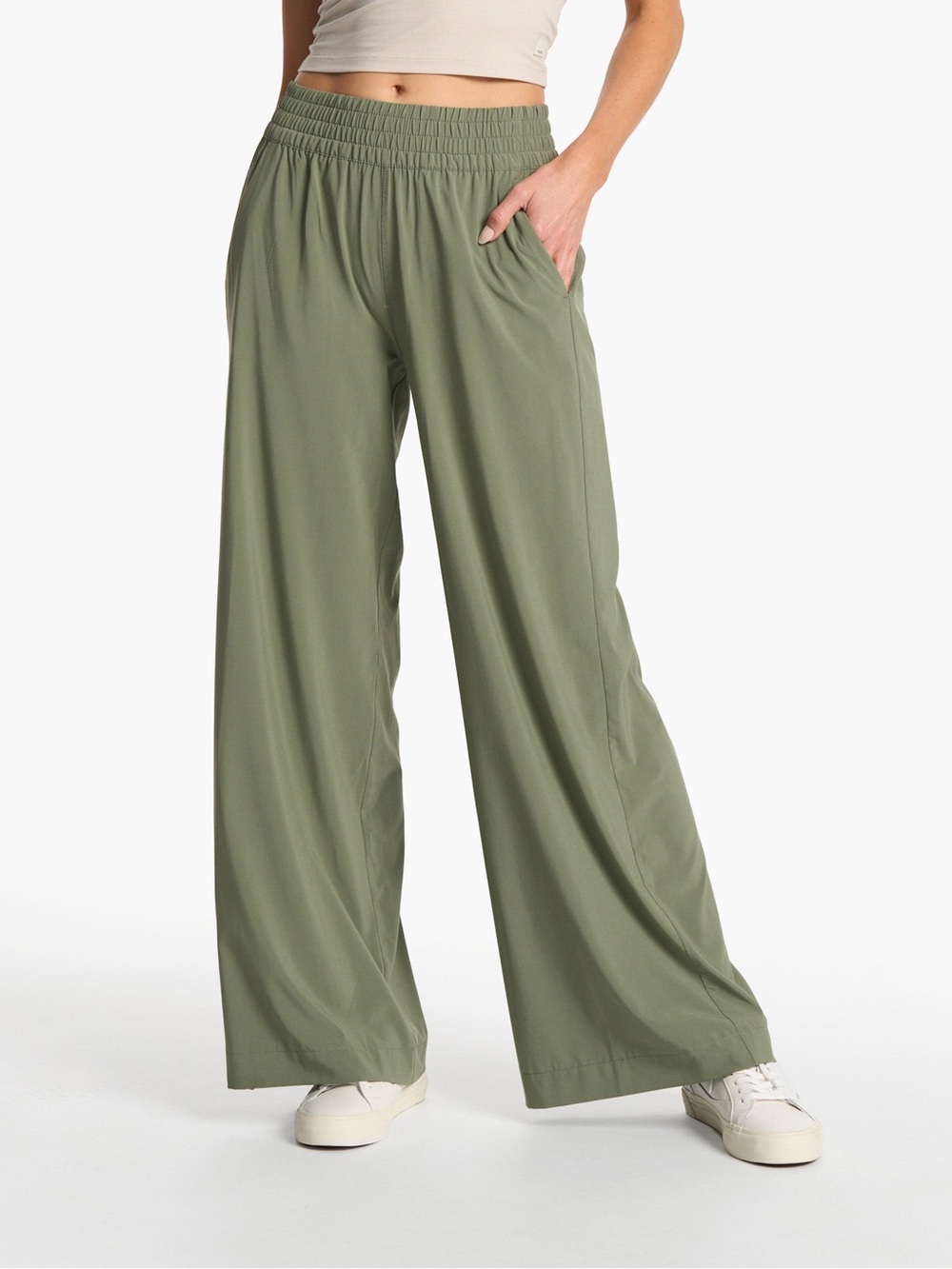 Vuori villa wide leg pant pistachio